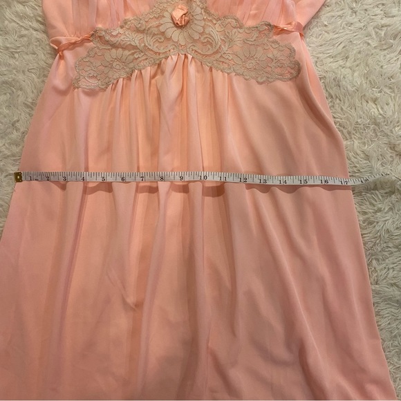 Vintage Aristocraft Peach Nightgown with Cream Lace Detail Size Small - Picture 5 of 10